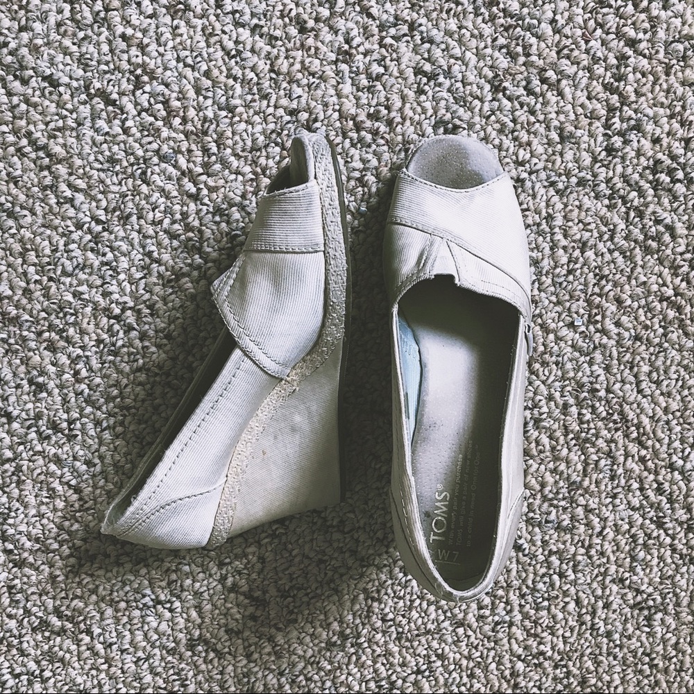 Toms ivory wedges 7